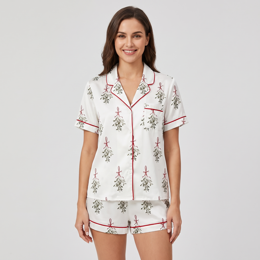 Vintage Mistletoe Women's Pajama Set - short sleeve and shorts